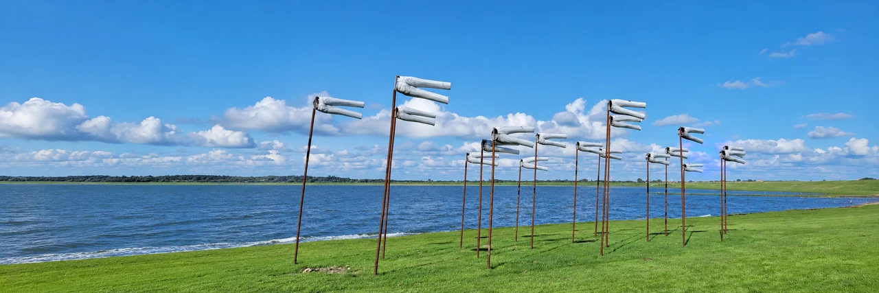 Windsäcke am Dockkoog in Husum